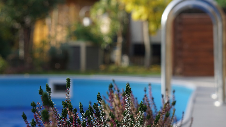 Jardin : comment hiverner sa piscine correctement ?