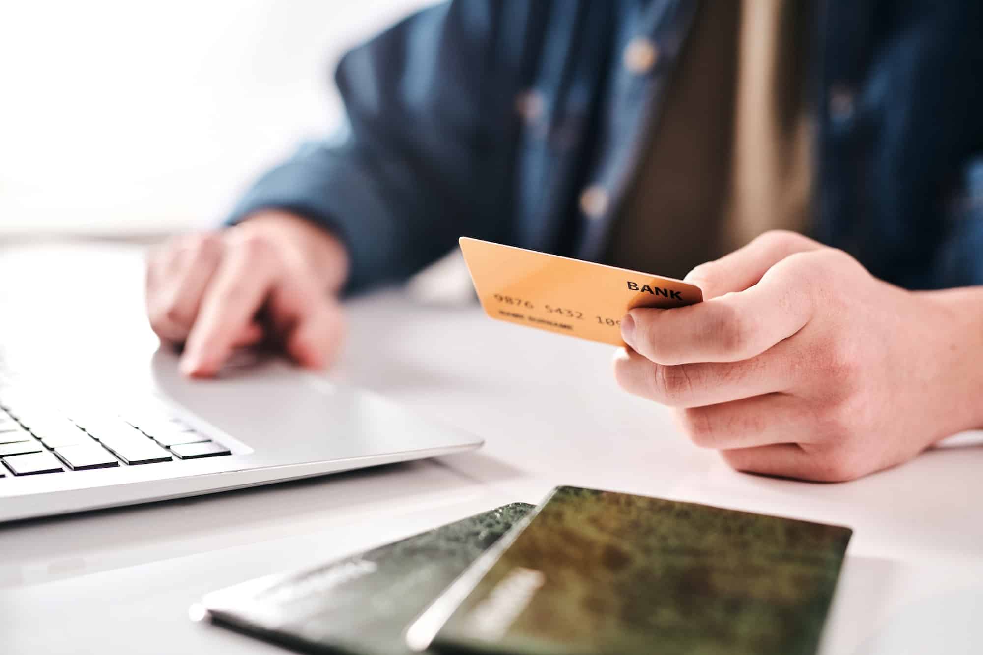 Quels sont les frais à anticiper lors de l’utilisation de votre carte bancaire à l’étranger ?
